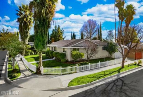 Здається будинок