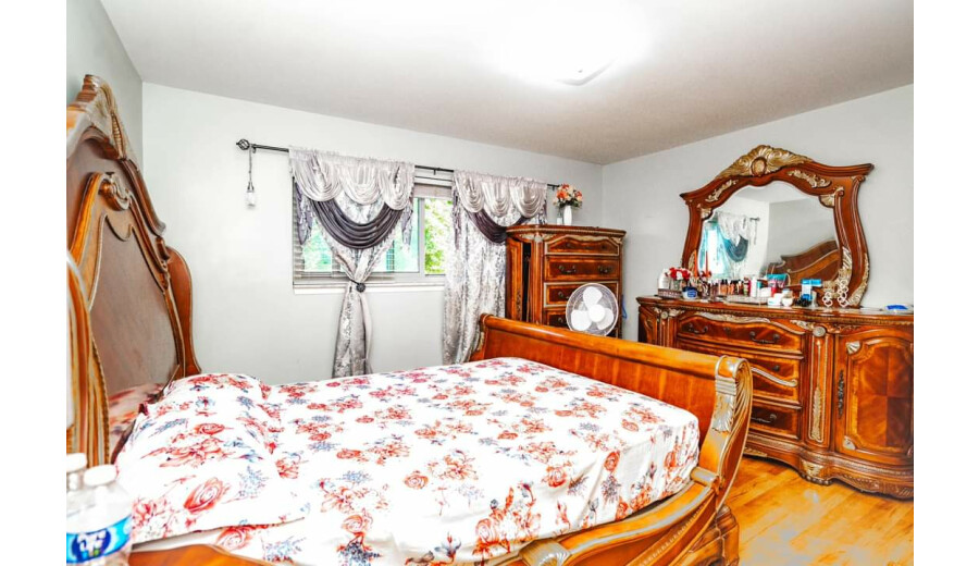 Продаж будинку -