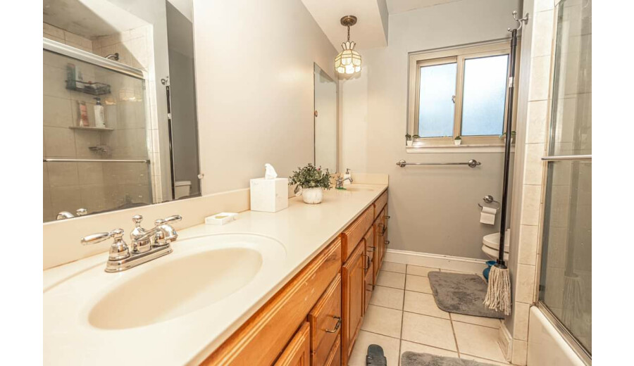 Продаж будинку -