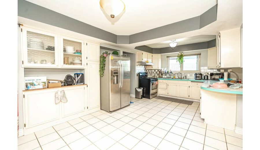 Продаж будинку -