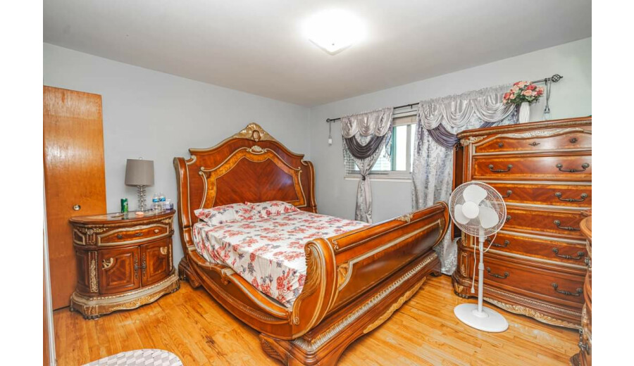 Продаж будинку -