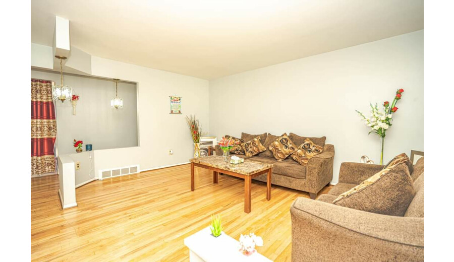 Продаж будинку -