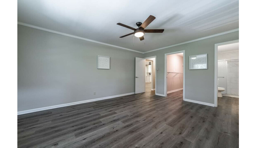 Продаж будинку -