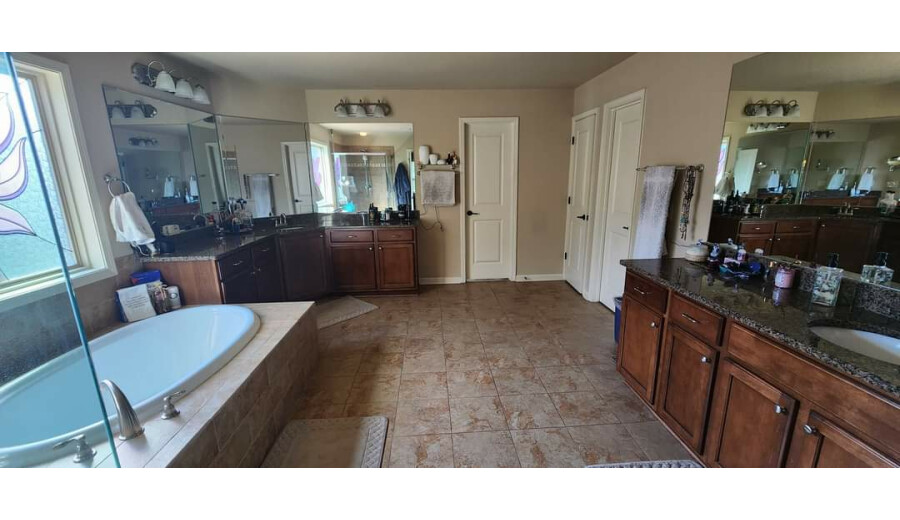 Продаж будинку -