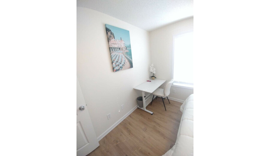 Здається в оренду перший поверх -