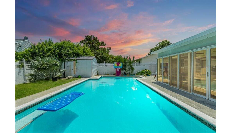 Продаж будинку -