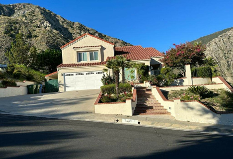 Здається будинок