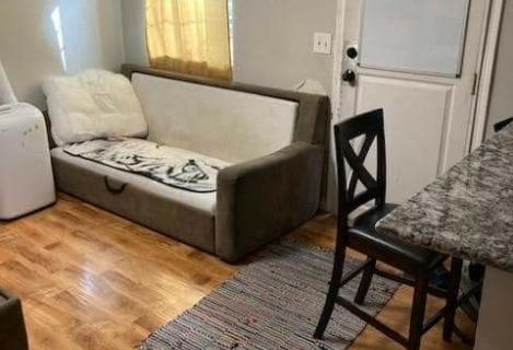 Здається будинок