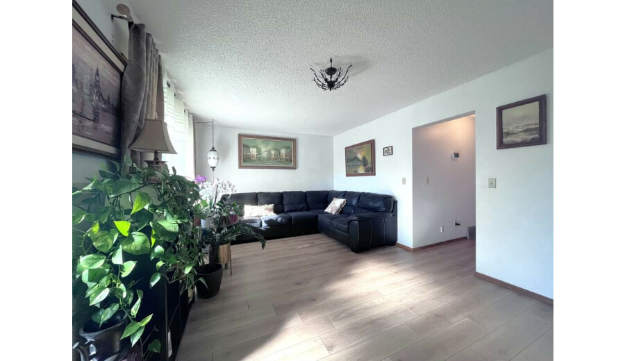 Продаж будинку -