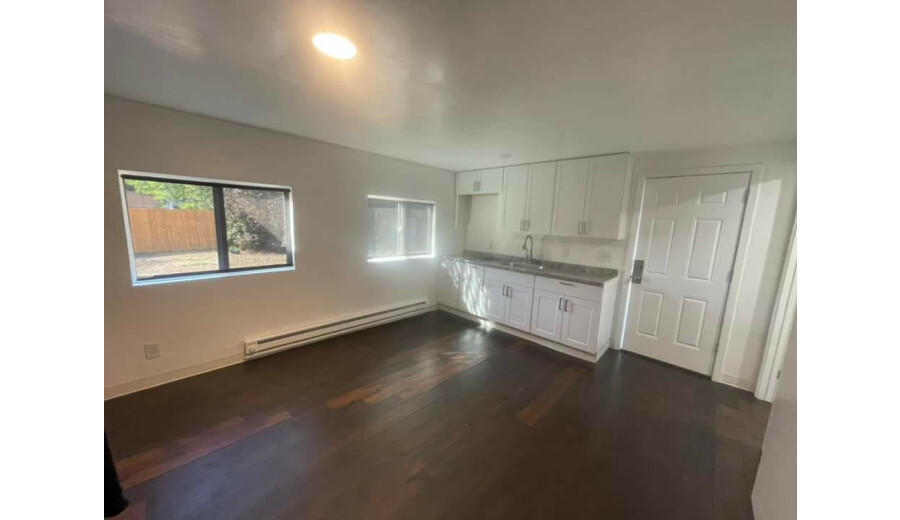 Здається студія -