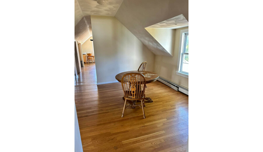 Здається кімната -