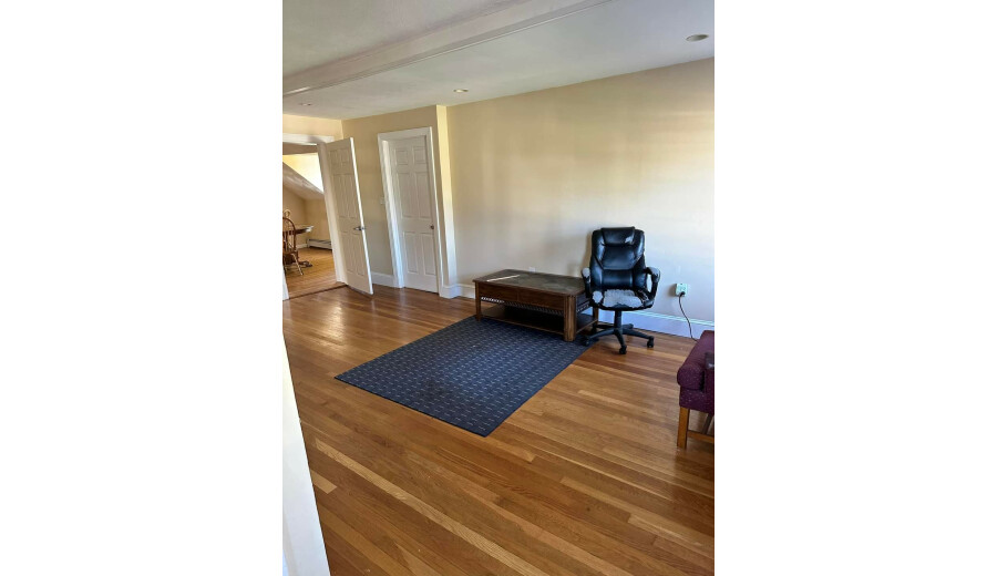 Здається кімната -