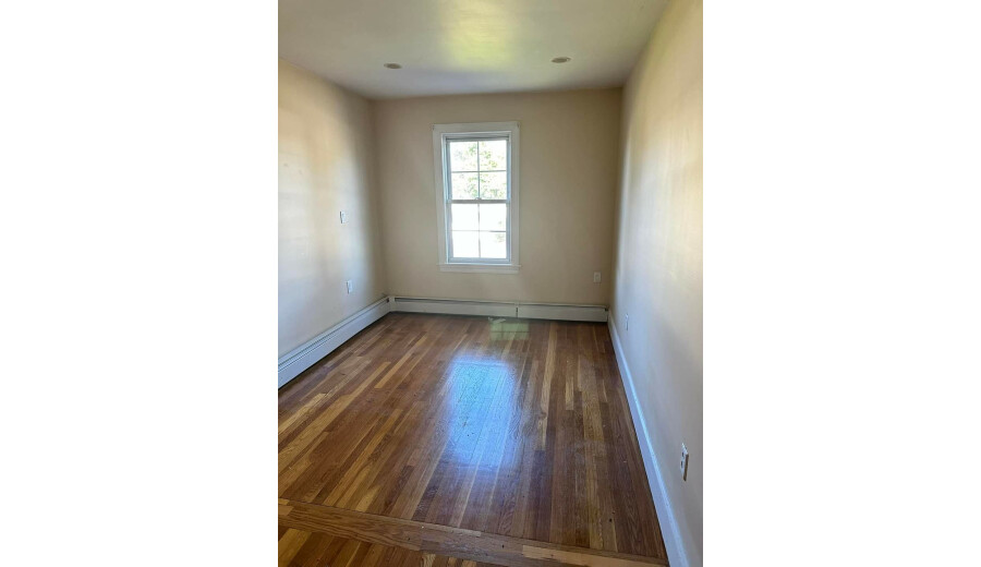 Здається кімната -