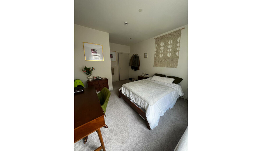 Здається кімната -