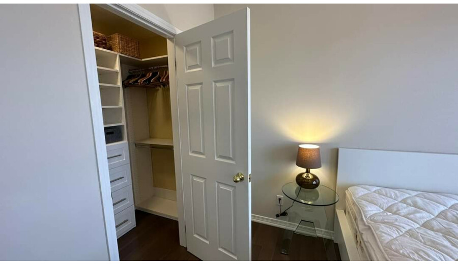 Здається мебльований пентхаус -