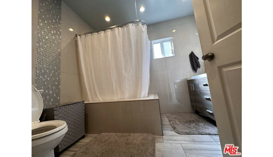 Здається будинок -