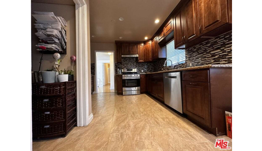 Здається будинок -