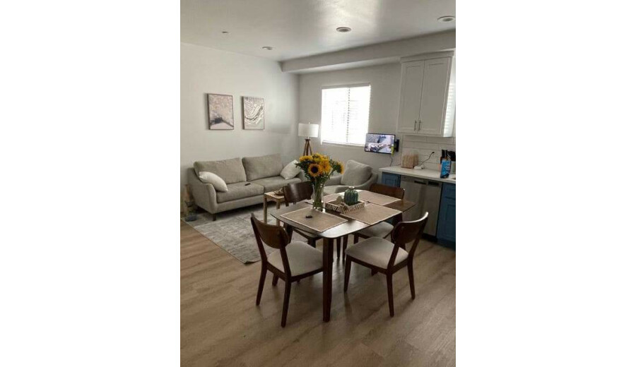 Здається кімната -