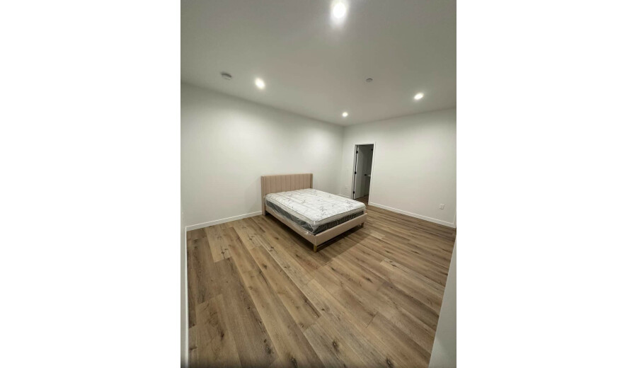 Здається кімната -