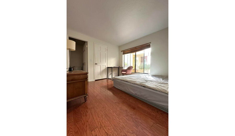 Здається кімната -