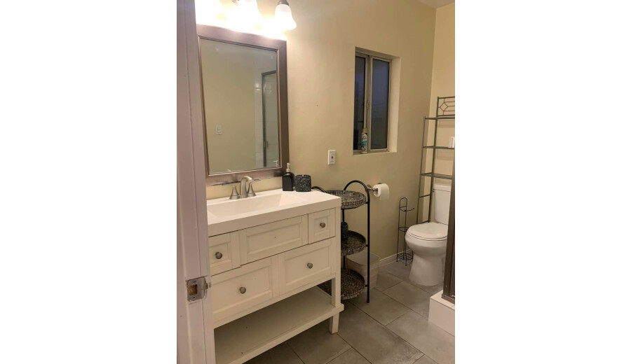 Здається кімната -