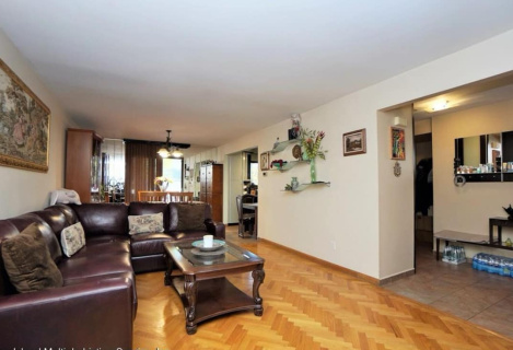 Здається будинок