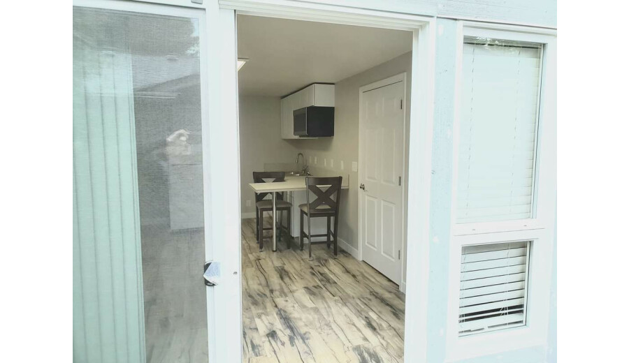 Здається студія -