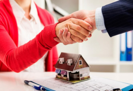 Чоловік і дружина  знімуть недорого кімнату