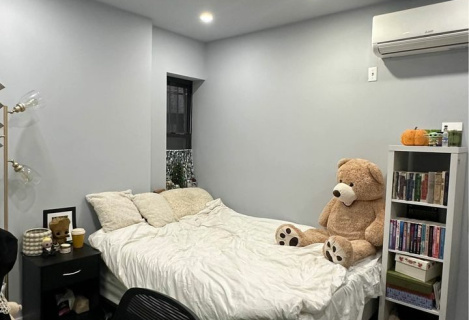 Здається кімната в трикімнатній квартирі