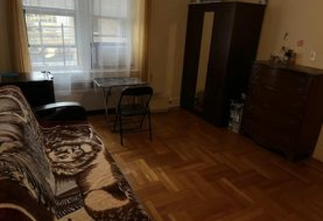 Здається велика світла кімната