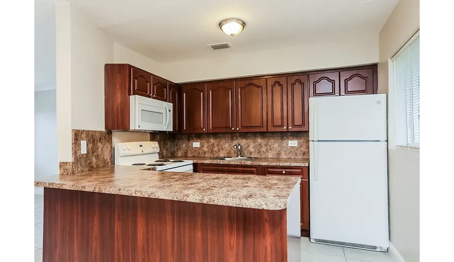 LOOKING FOR DREAM HOME? WELL, LOOK NO FURTHER! -