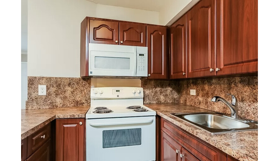 LOOKING FOR DREAM HOME? WELL, LOOK NO FURTHER! -