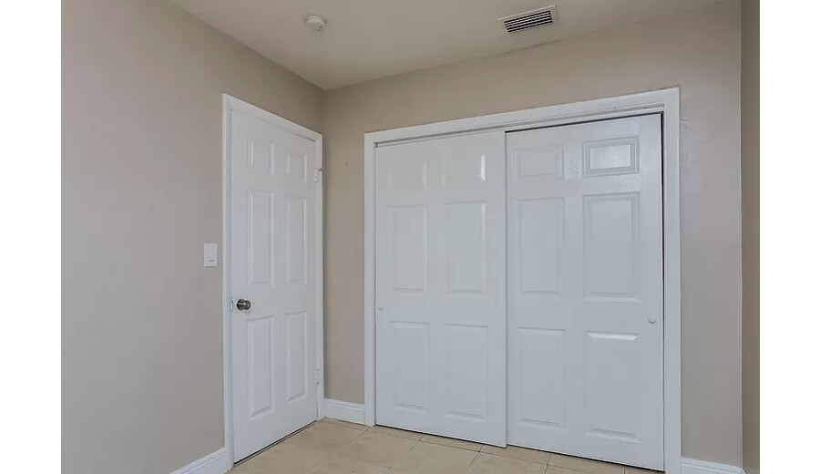 LOOKING FOR DREAM HOME? WELL, LOOK NO FURTHER! -