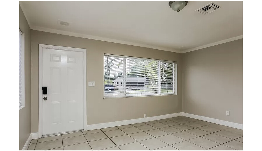 LOOKING FOR DREAM HOME? WELL, LOOK NO FURTHER! -