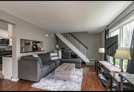 Готовий до переїзду в таунхаус у Вернон Хіллз