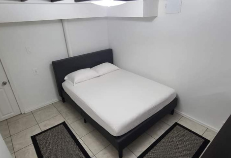 Здається підвальна квартира