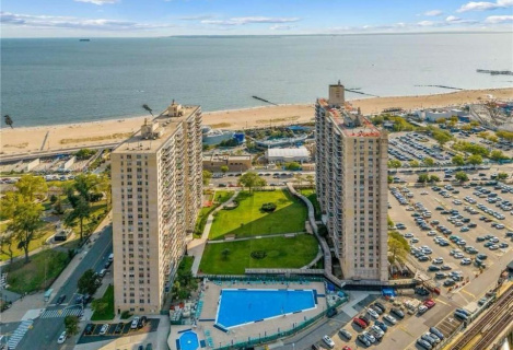 Розкішна квартира на березі океану