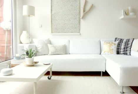 Здається велика світла кімната