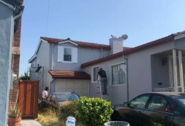 Фарбування будинків та парканів