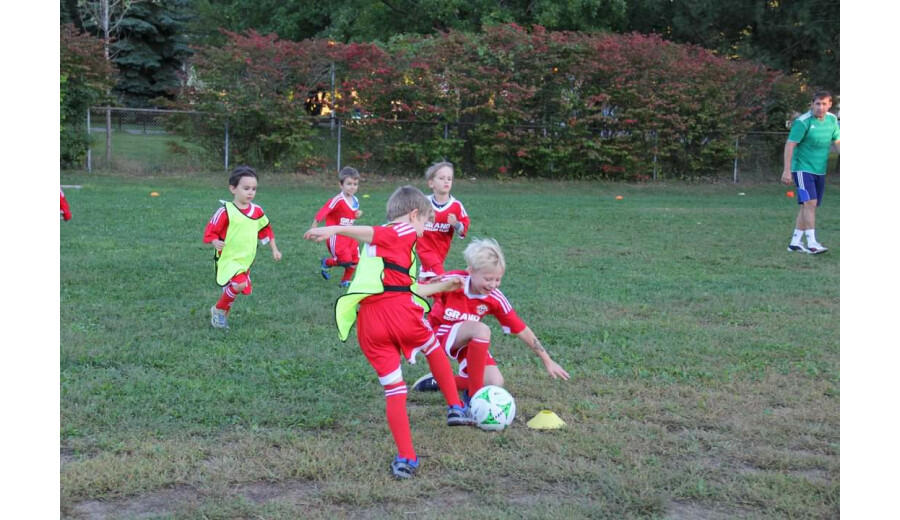 Продовжуємо набір хлопчиків та дівчаток у футбольну команду -