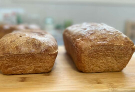 Домашній дріжджовий хліб та різні смаколики