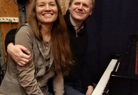 Уроки гри на фортепіано та вокалу