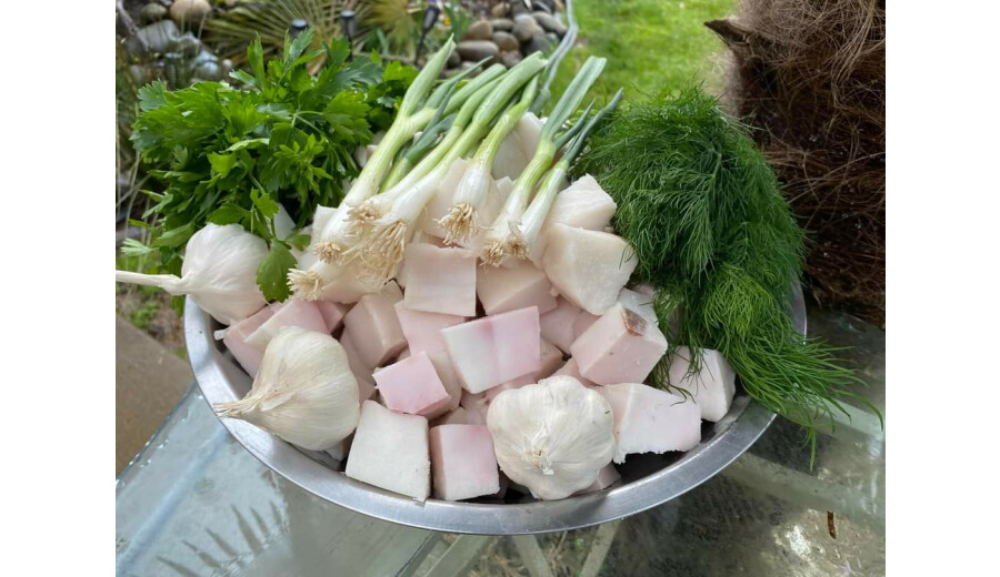 Пропонуємо до продажу свіже та свіжесолоне сало -