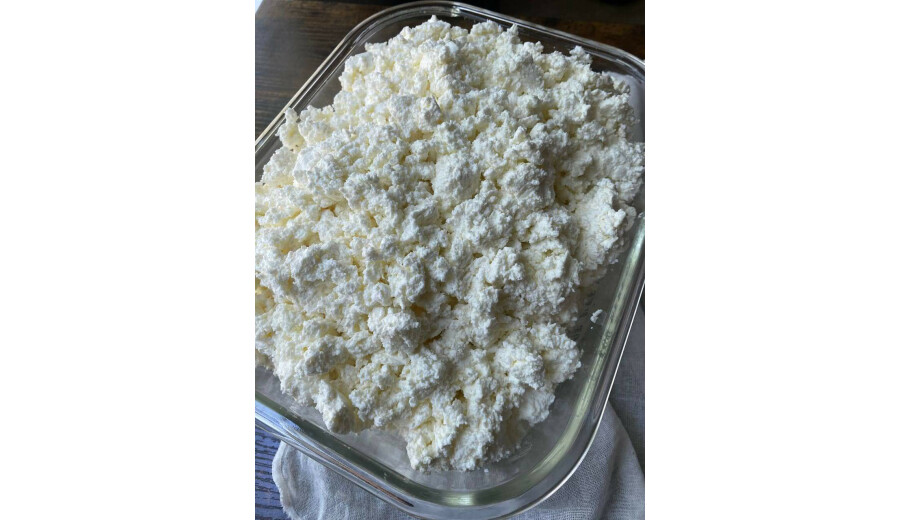 Домашній сир та сметана -