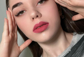 Майстер з оформлення брів та вій