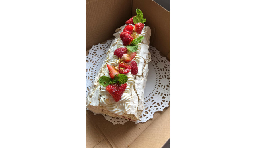 Меренговий рулет на замовлення -