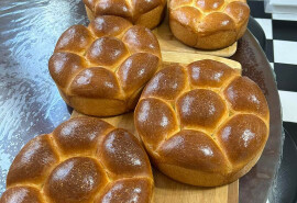 Свіжо-спечений дріжджовий хліб