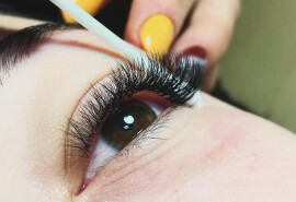 Майстер з нарощування вій