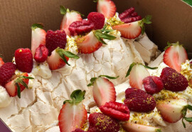 Приймаю замовлення на меренговий рулет