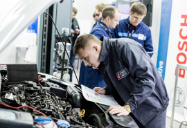 Дуже гарний автомеханiк